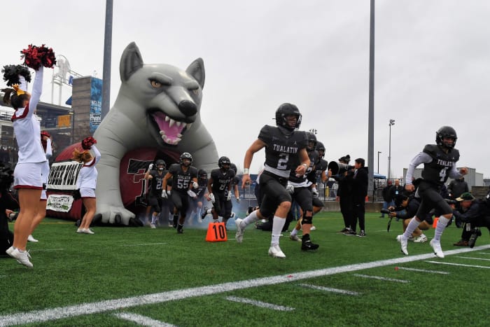 Tualatin.Central-Catholic.6A-football-final.Leon-Neuschwander.1